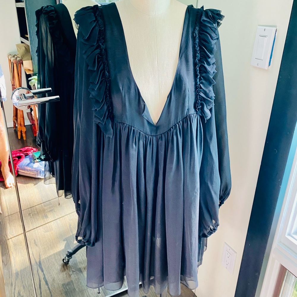 NWT Thomas Wylie Black a chiffon Low V Tunic